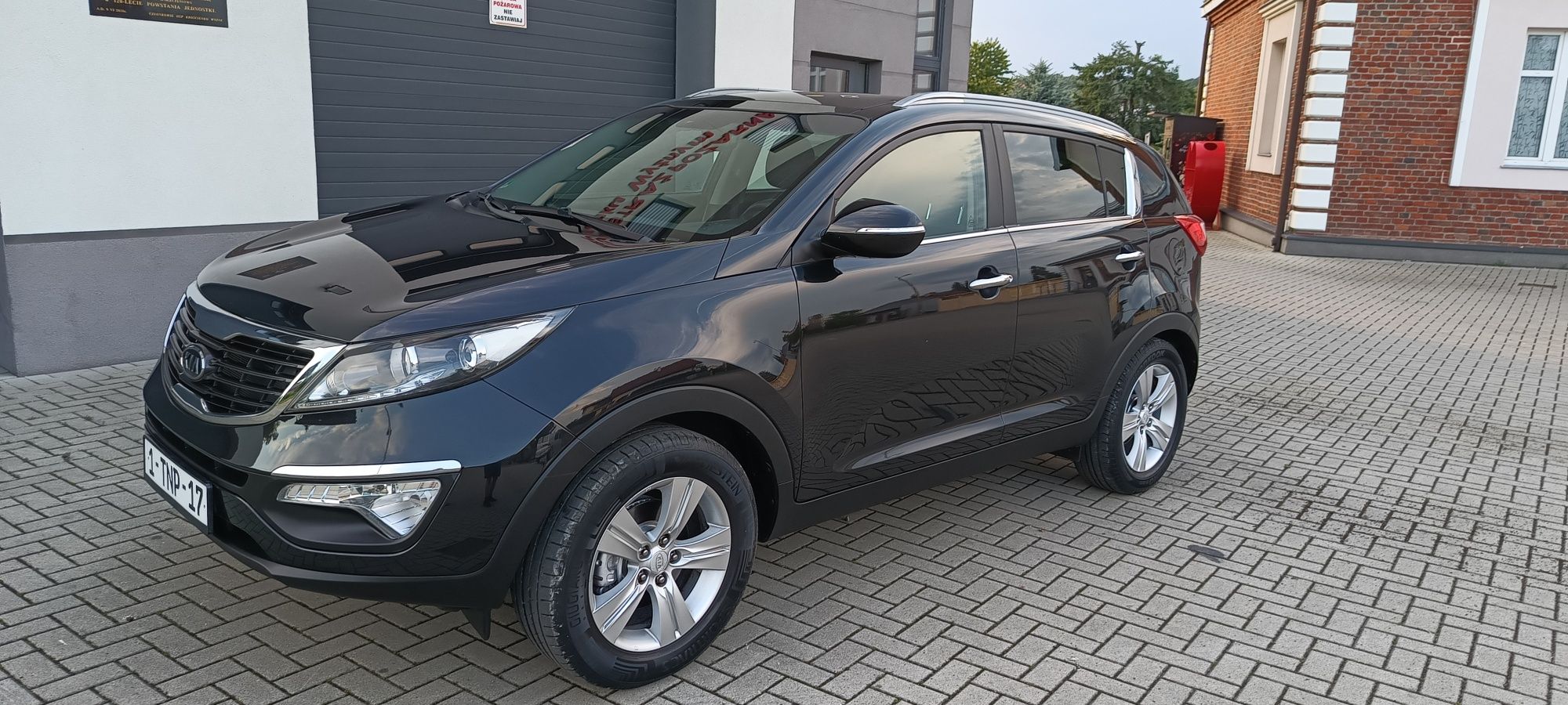 Sprzedam bardzo ładną Kia Sportage 2.0 benzyna sprowadzona z Holandii