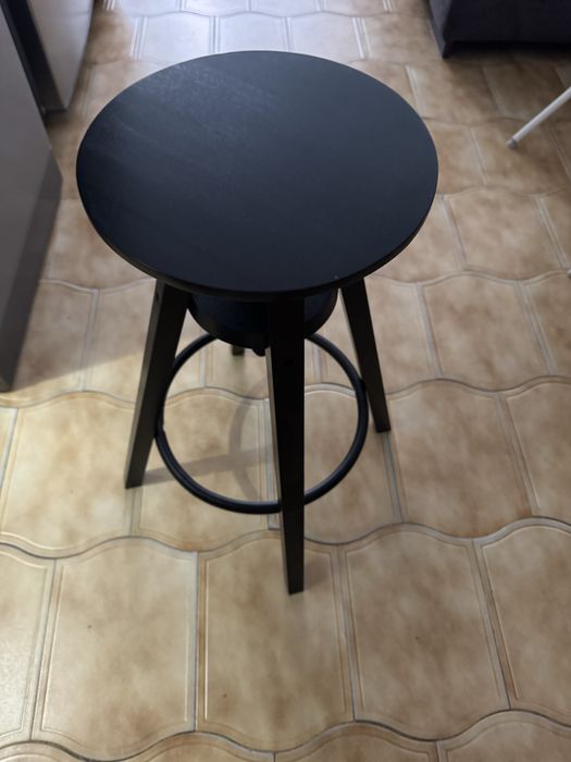 Vendo cadeira e banqueta