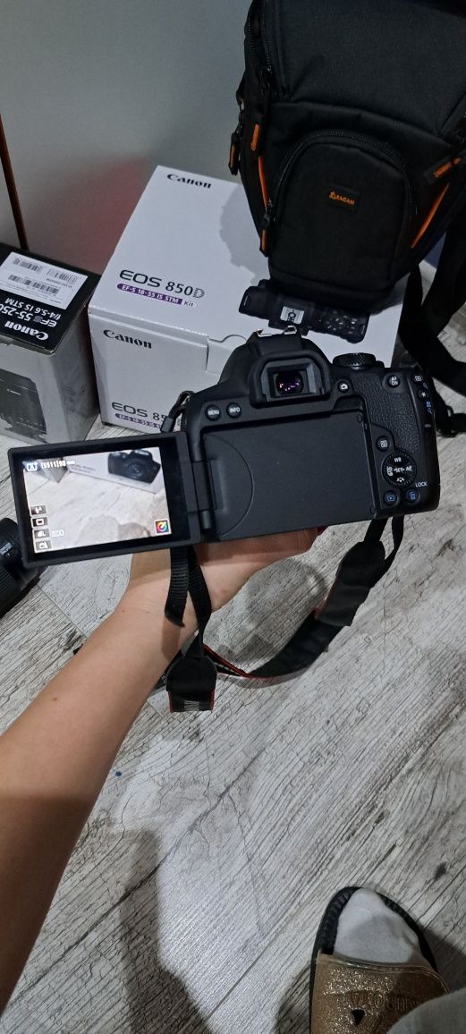 Lustrzanka Canon EOS 850 D  OBIEKTYWY w zestawie!!!
