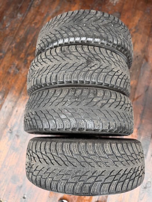 Зимові шини 205/60/R16