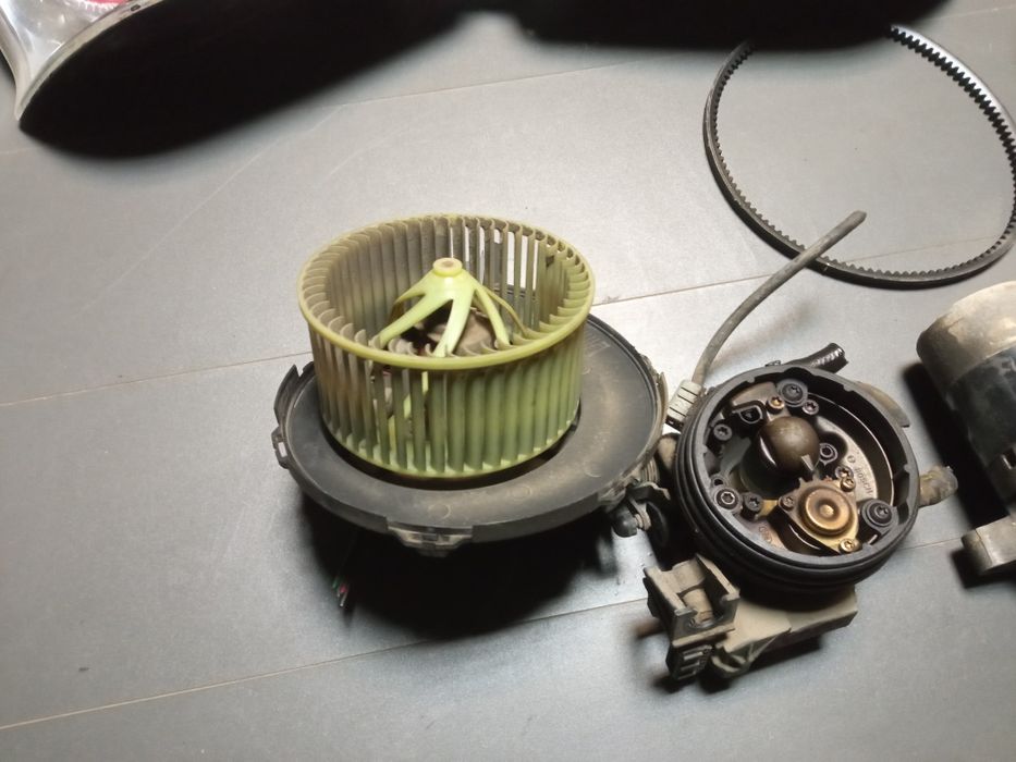 Citroen Saxo 1.1 rozrusznik alternator monowtrysk cewka lampy pompka