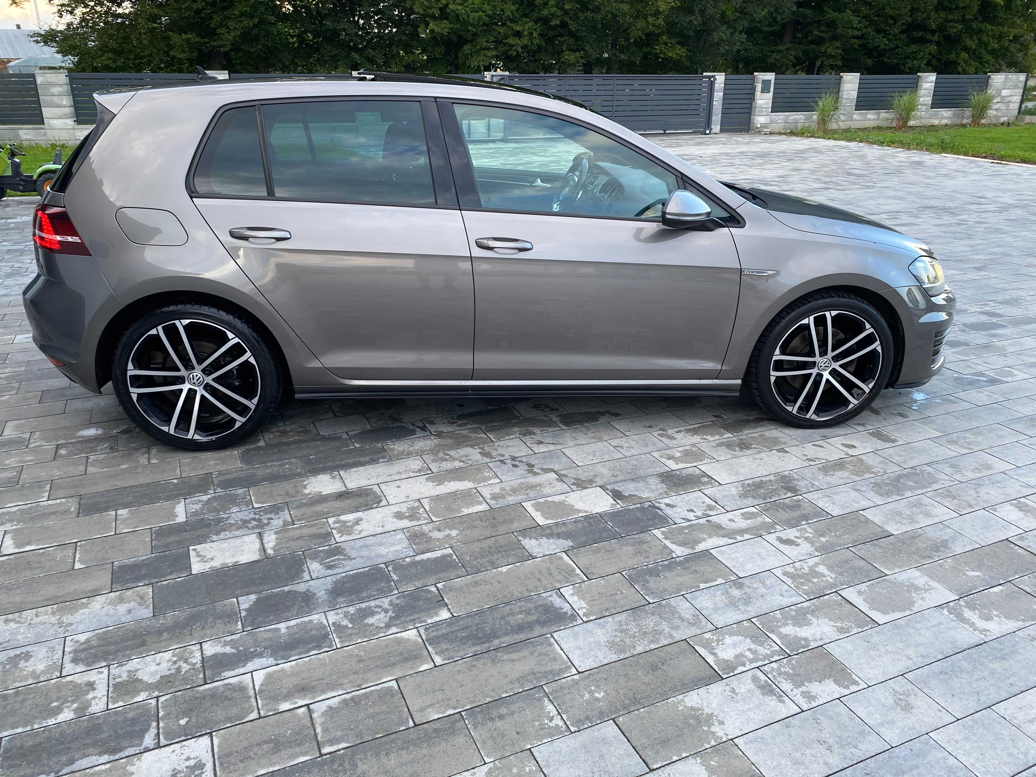VW Golf VII GTD 2.0 TDI DSG alusy klimatronik Panorama pdc nawi  2015!