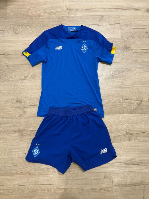 Футбольна форма Динамо Київ