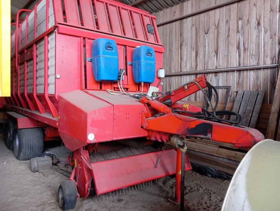 Przyczepa samozbierająca