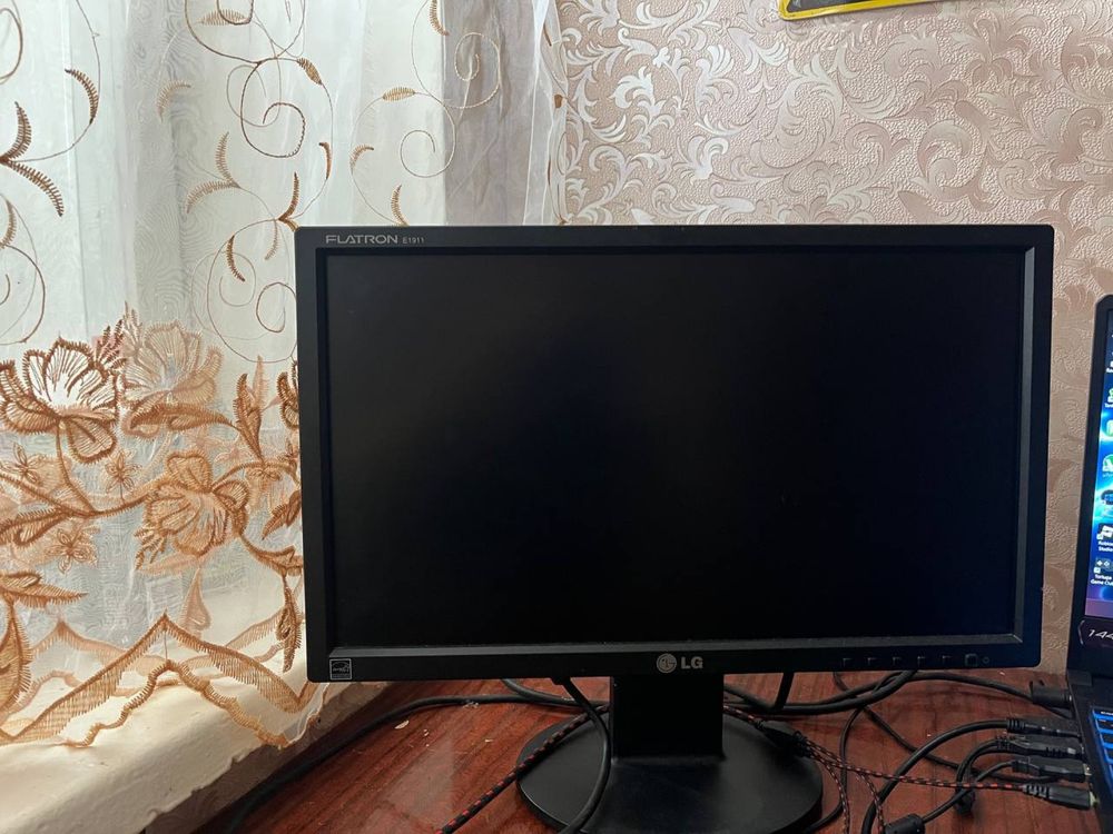 Монитор LG рабочий