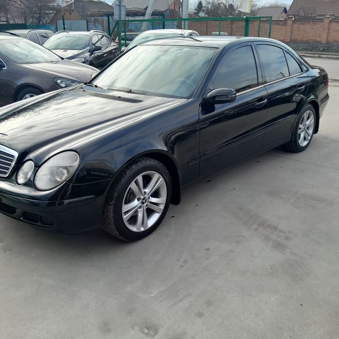 Мерседес в211 мотор 1.8 компресор газ.бен. кузові газ.бензин.в ідеальн