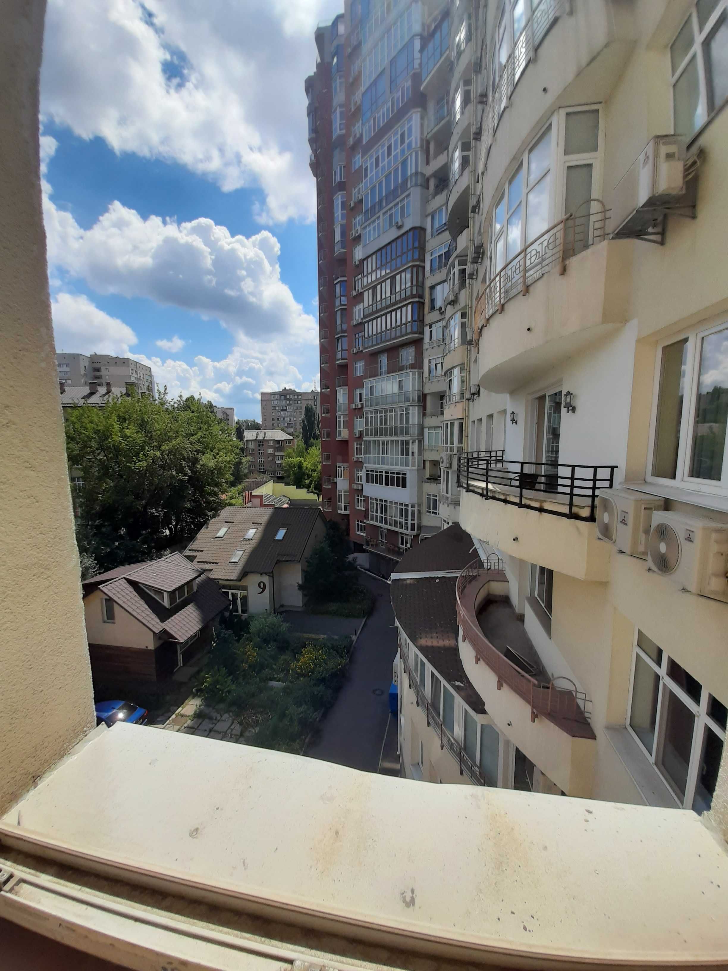 3к. Клубний будинок, центр міста. 136м2. Олександра Кониського 46/11