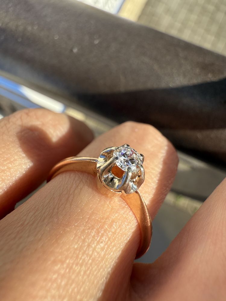 Золотое кольцо с бриллиантом 0,24Ct/1-5