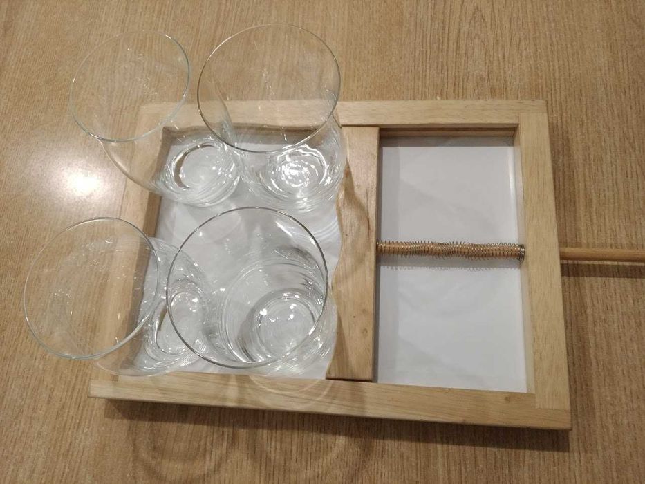 Tacka w ramie drewnianej z stabilizatorem