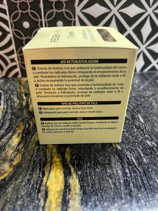 Krem do twarzy na dzień przeciwzmarszczkowy Regen Skin SPF20 .Deliplus