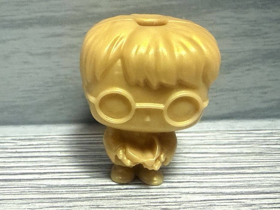 Золотий  Гарри  Поттер  з  кіндер джой