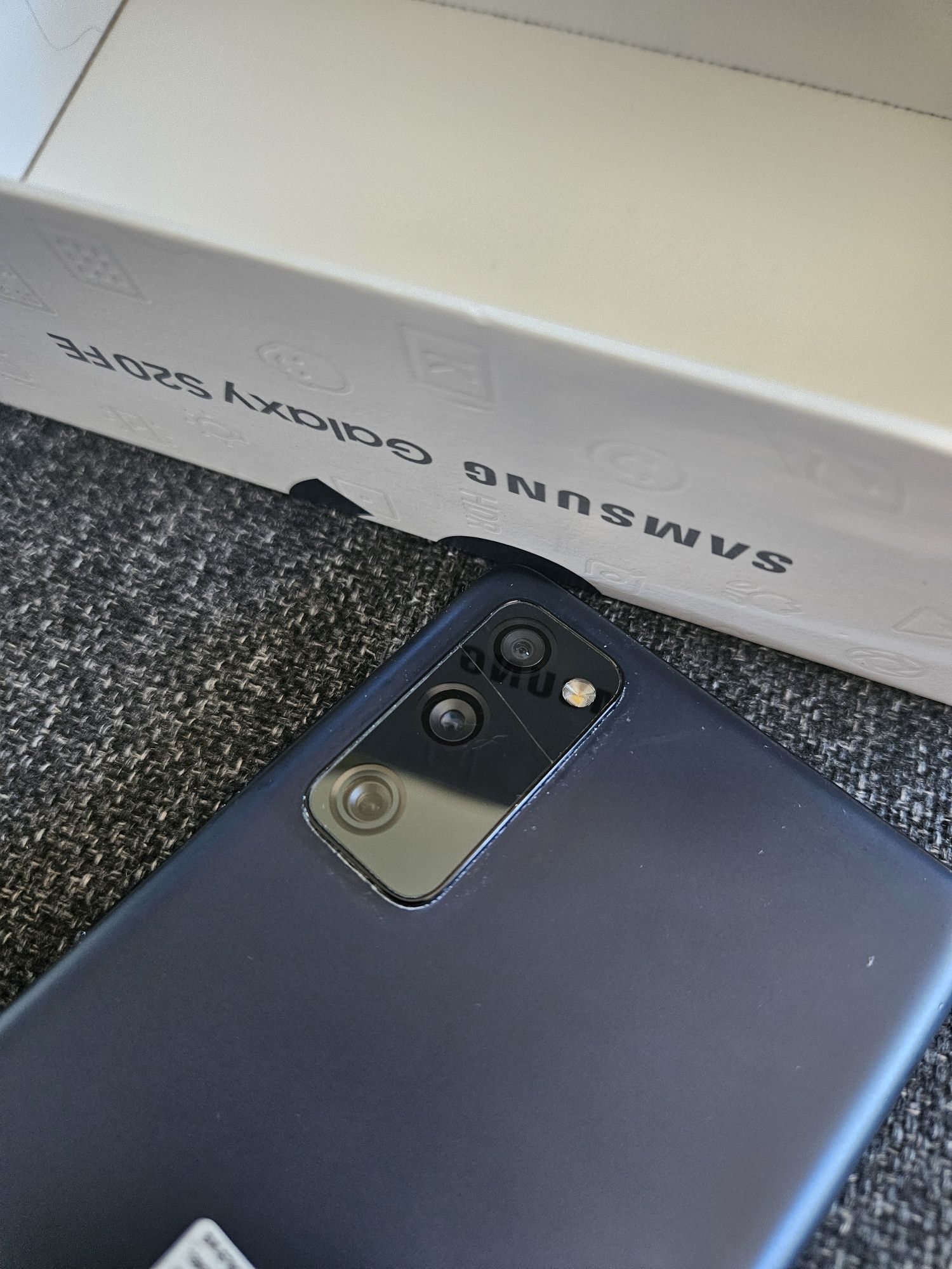Granatowy Samsung Galaxy S20 FE