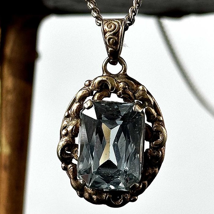 Srebrna przywieszka z Akwamarynem z ok. 1900 roku z srebra próby 835