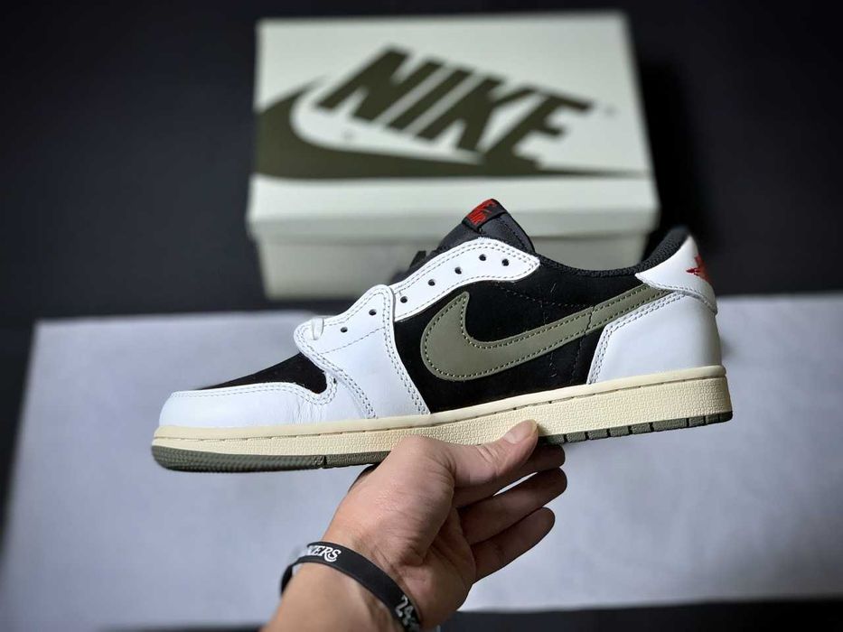 Jordan 1 low Travis Scott "Olive"