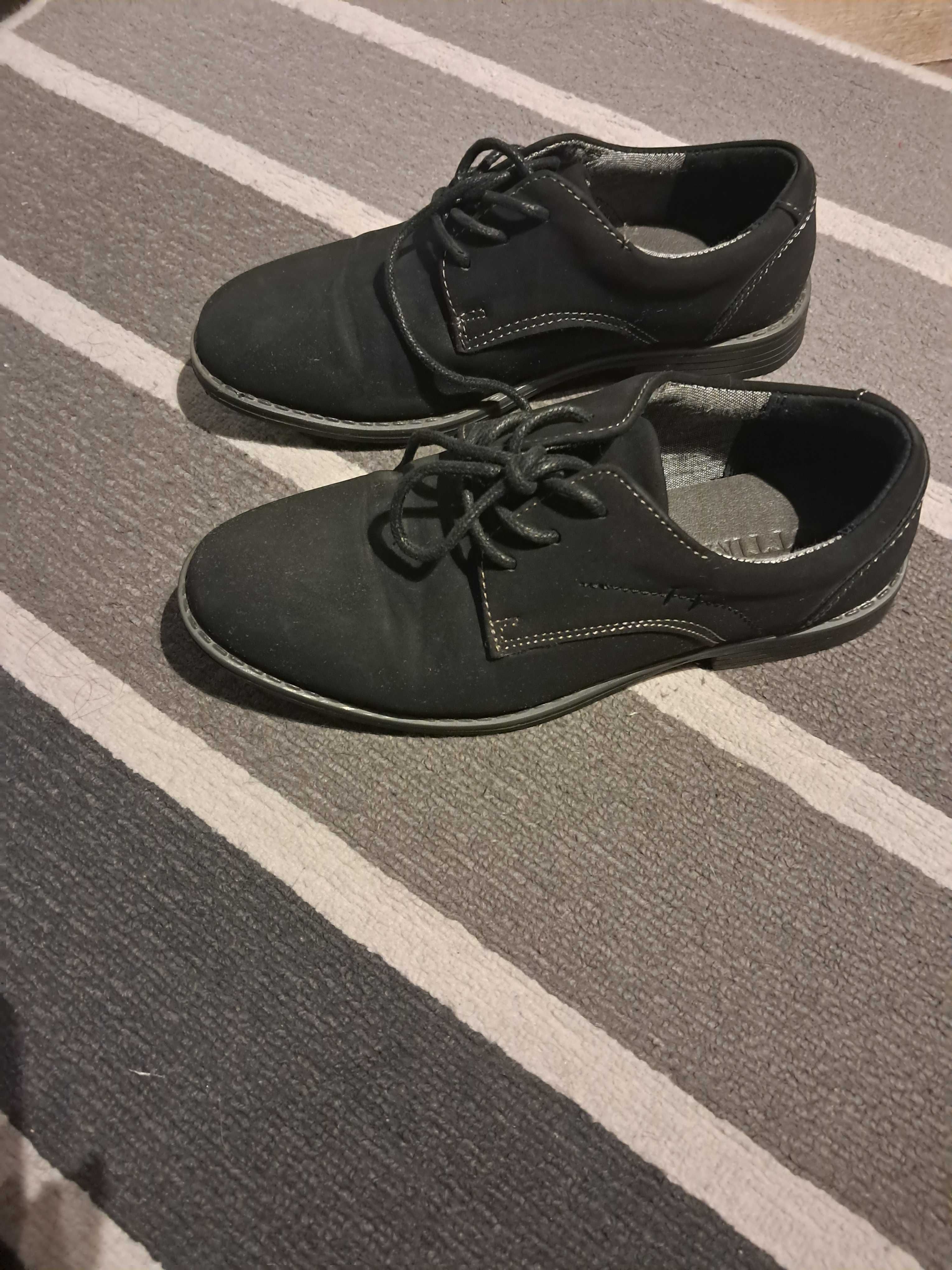 Do Komuni buty chłopięce rozmiar 32