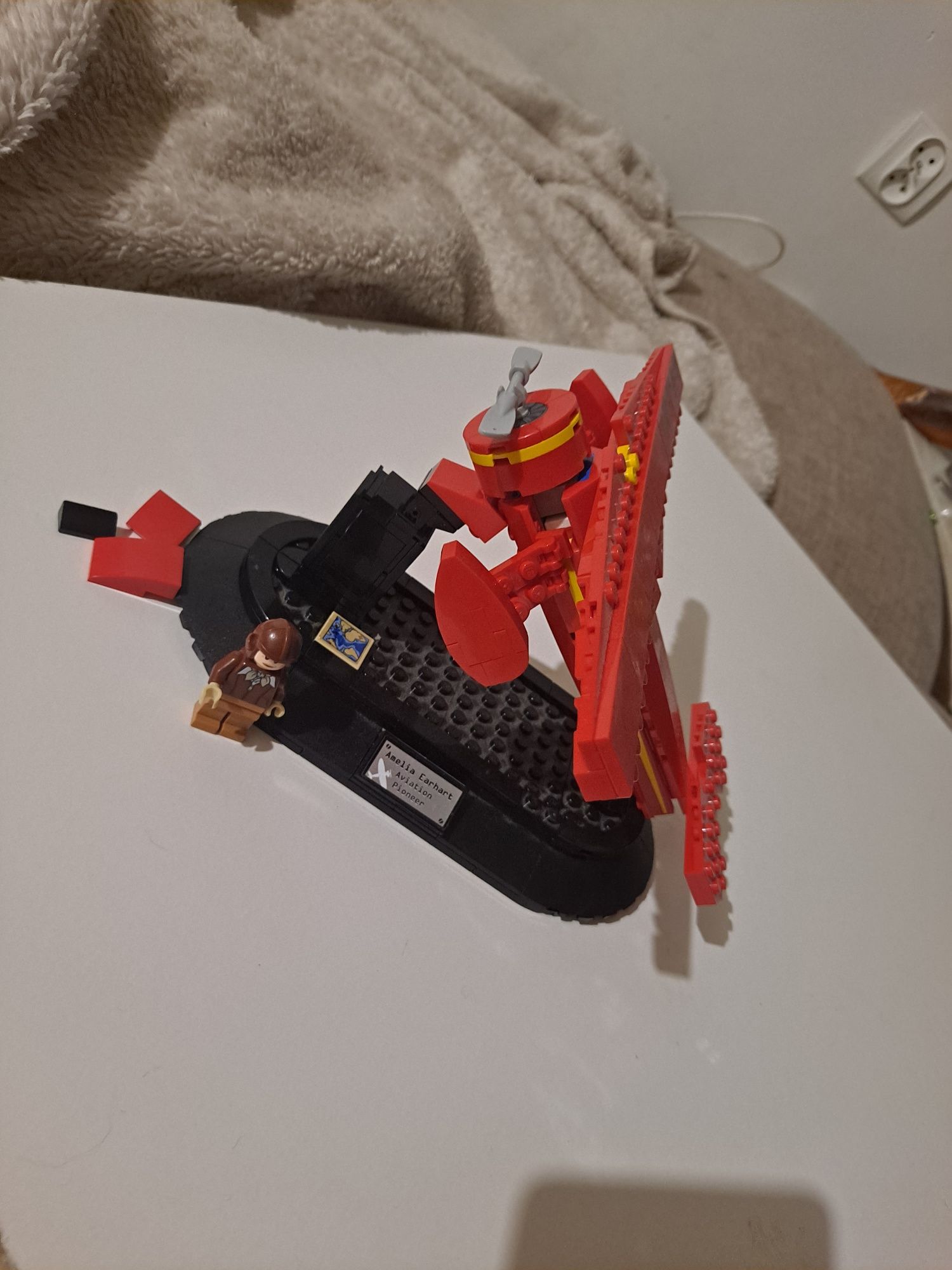 Klocki lego hołd Amelia Earhart samolot