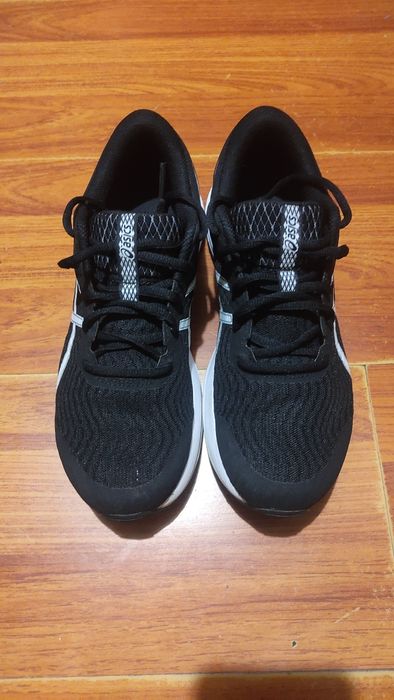 Продам Кросівки  ASICS 39.5 розміру.