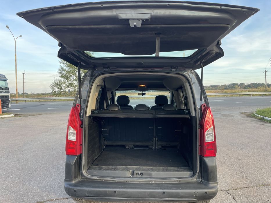 ч Peugeot Partner 2017 року випуску пасажир