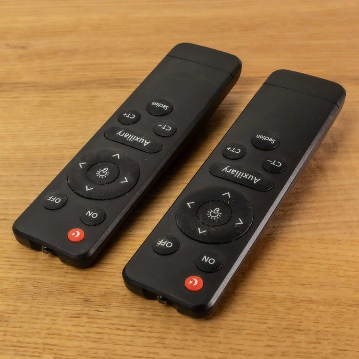 2 piloty do żarówek LED, lamp panelowych, ringów itd.