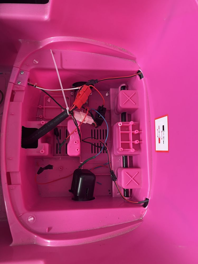 Samochod elektryczny dla dzieci rozowy fiat 500