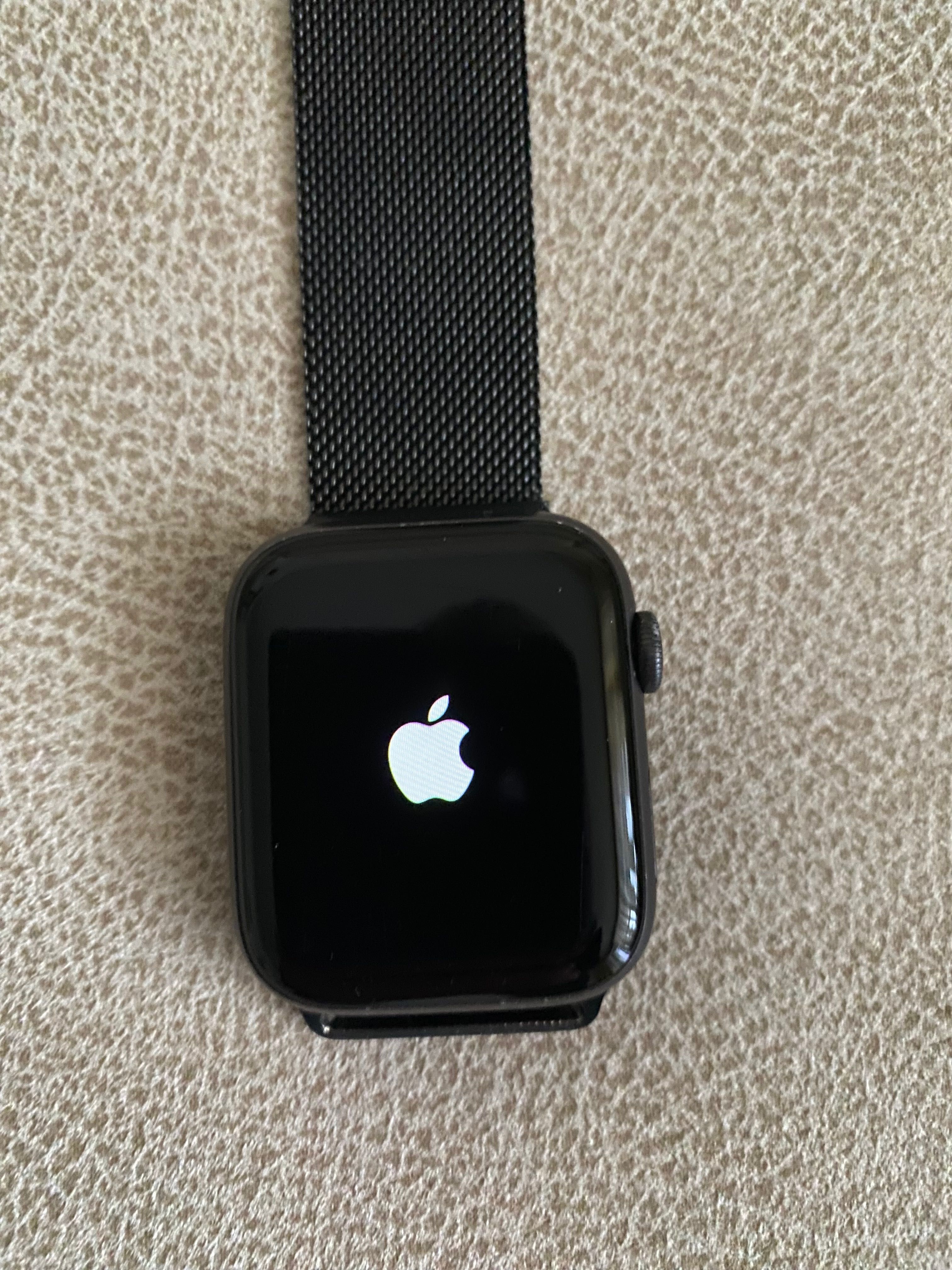 Apple Watch Series 5 GPS + Cellular 44mm Space Gray Aluminum Case