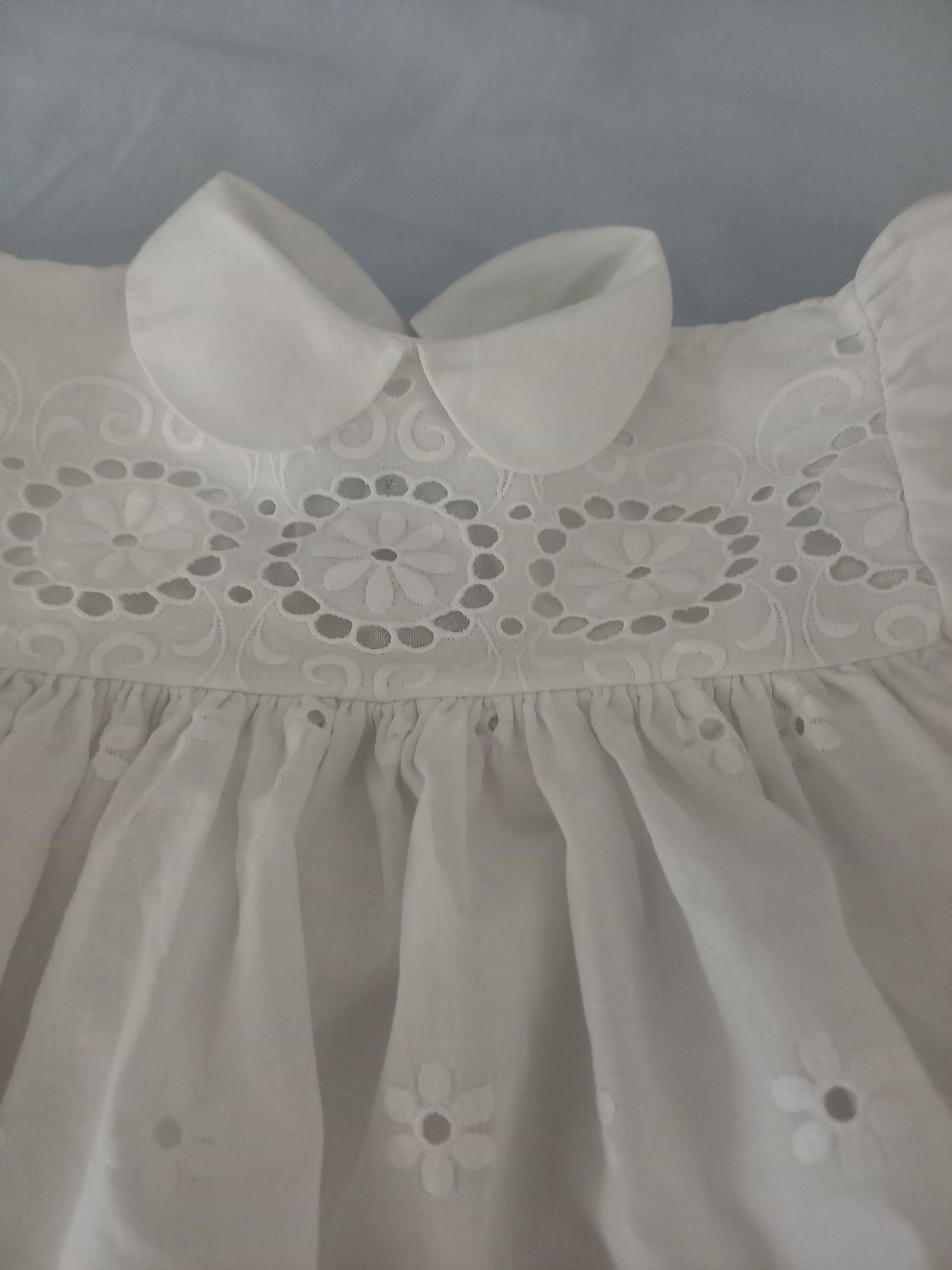 Vestido batizado em bordado inglês rigorosamente novo