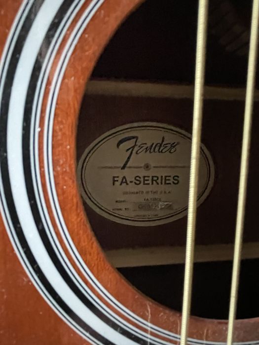 Guitarra FENDER semi acustica