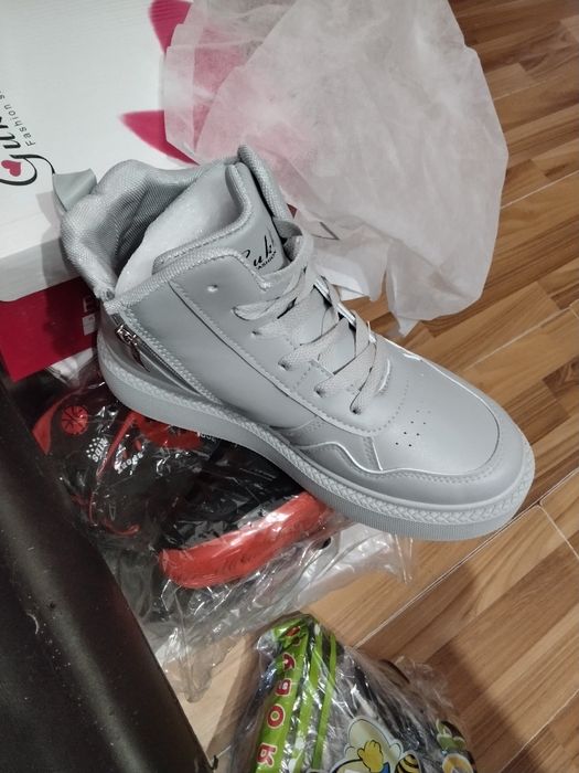 Жіночі черевики.