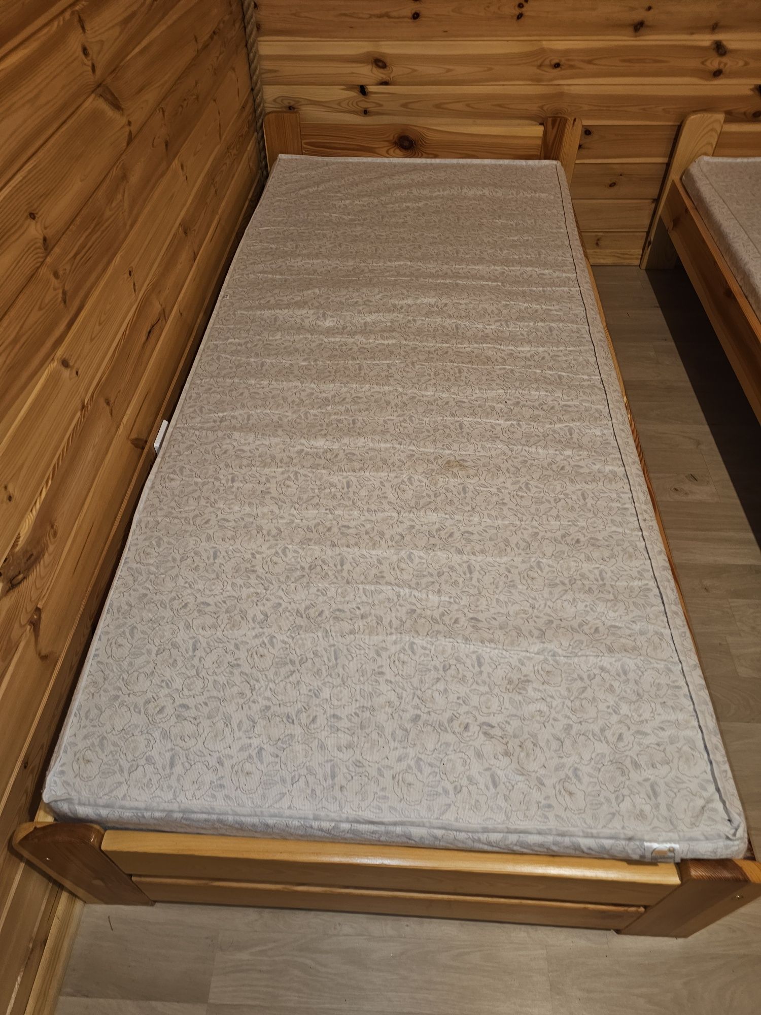 Łóżka sosnowe z materacem 90x200