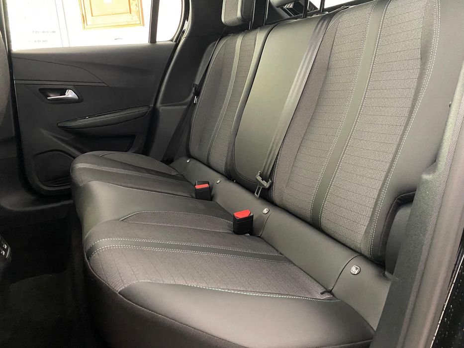 Peugeot e-208 Apenas 3.250 klm Allure (IVA DEDUTIVEL)