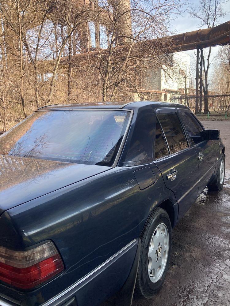 Автомобиль меседес W124
