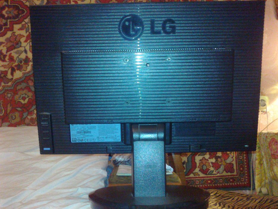 Монитор LG Flatron L194WT-BF