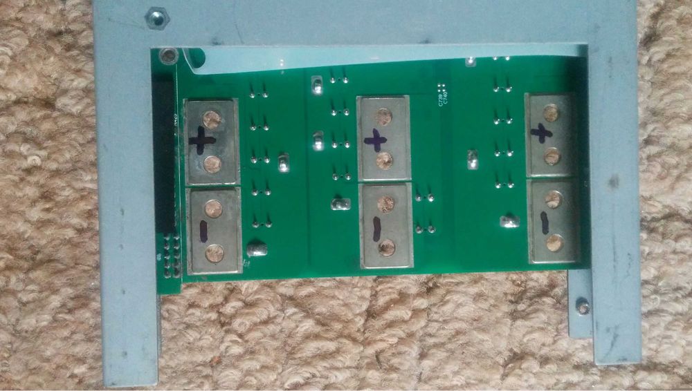 Блок живлення +13.7в 150а 2200вт під ремонт, не включається.