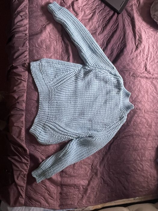 Светр блакитний теплий