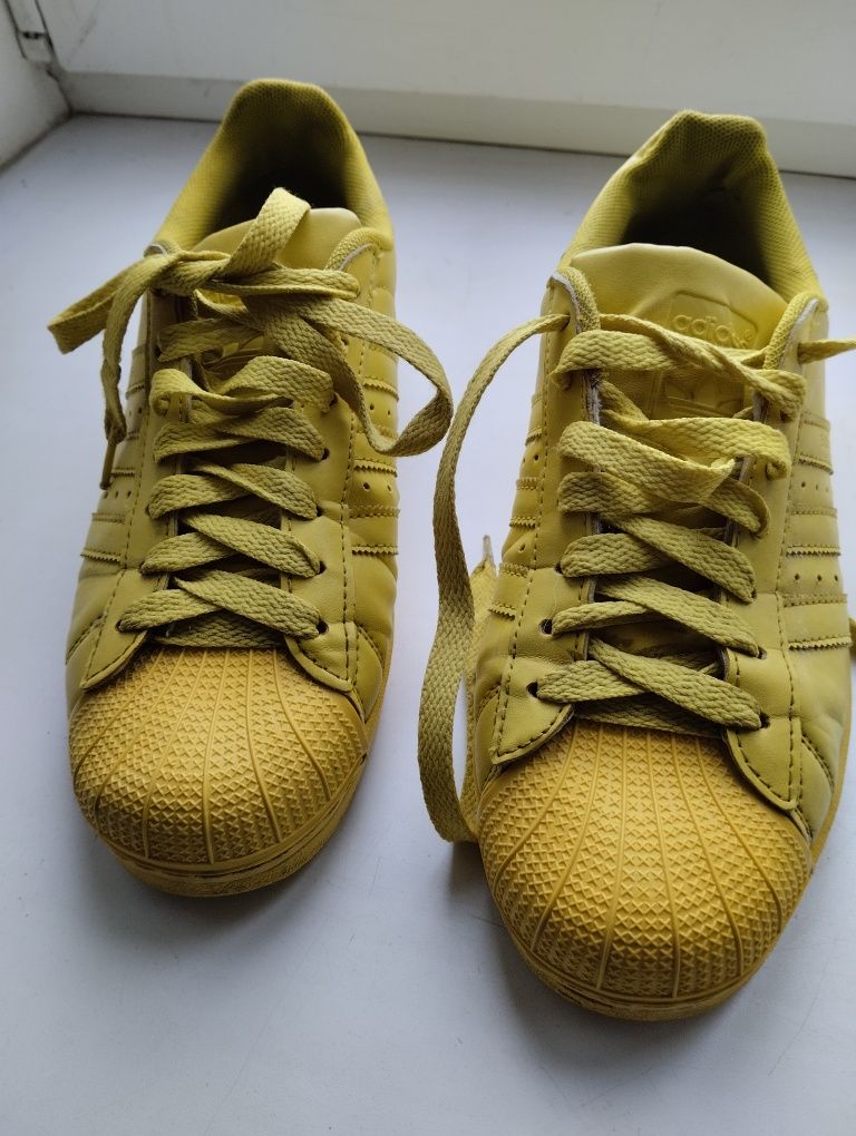 Кроссовки Adidas женские 39 р.