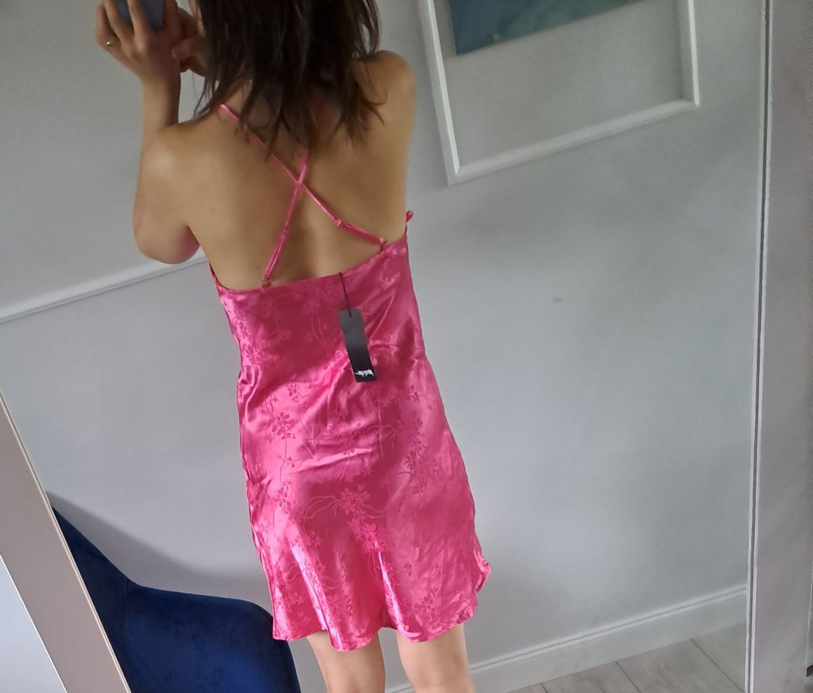 Żakardowa sukienka mini z łańcuszkowym elementem 38