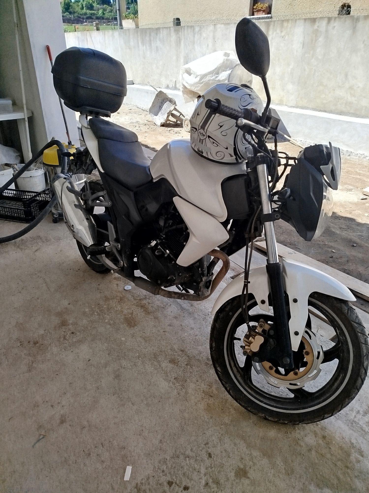 Mota sym holf  125 impecável