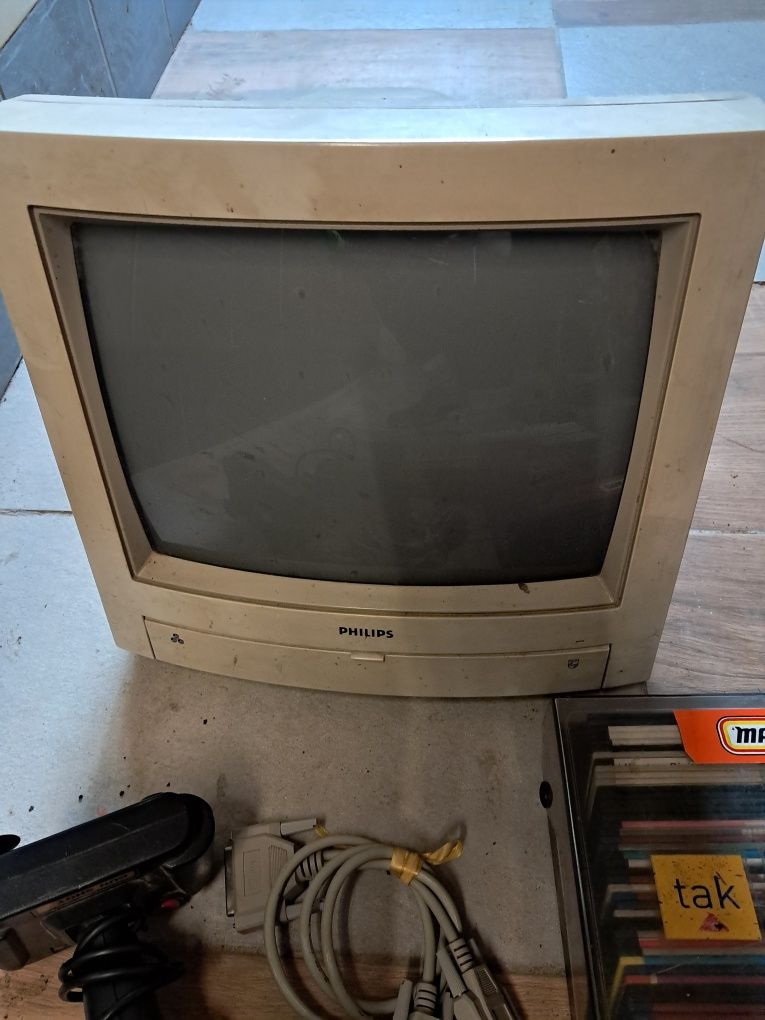 Commodore Amiga 500 monitor + gry i joystick