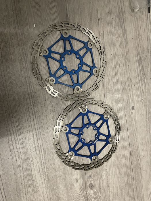 Varias peças material de estrada e MTB