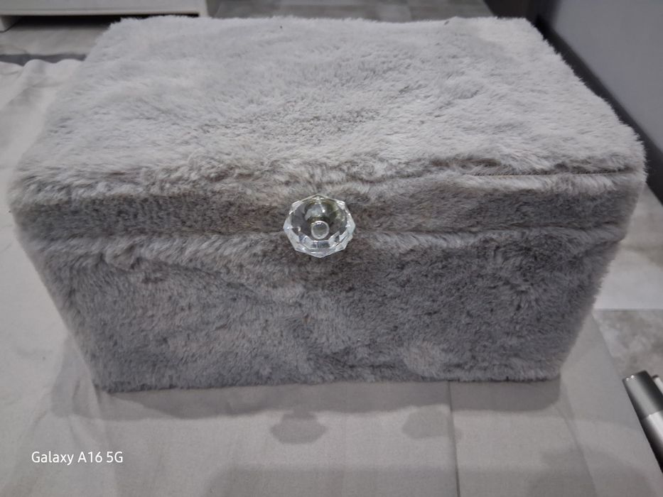 Szare pudełko futerkowe pepco