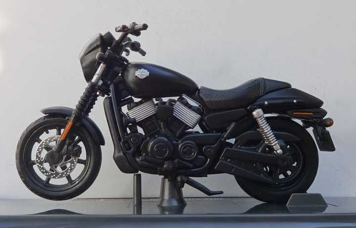 Модель мотоцикла Harley-Davidson 2015 Street 750 black 1:18