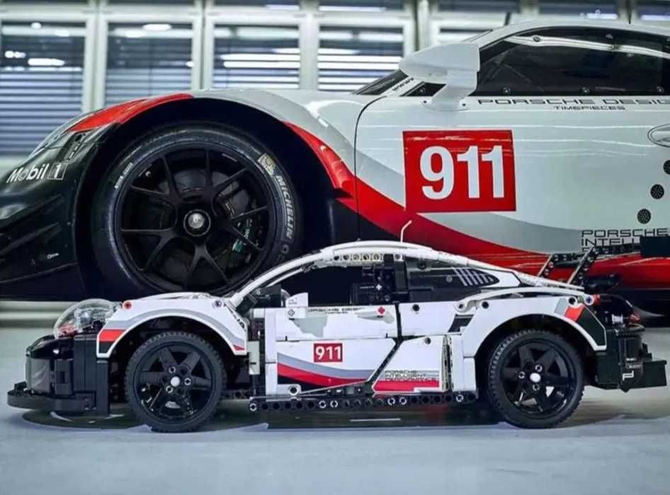 Конструктор Lego Technic Porsche 911 RSR  1580 деталей