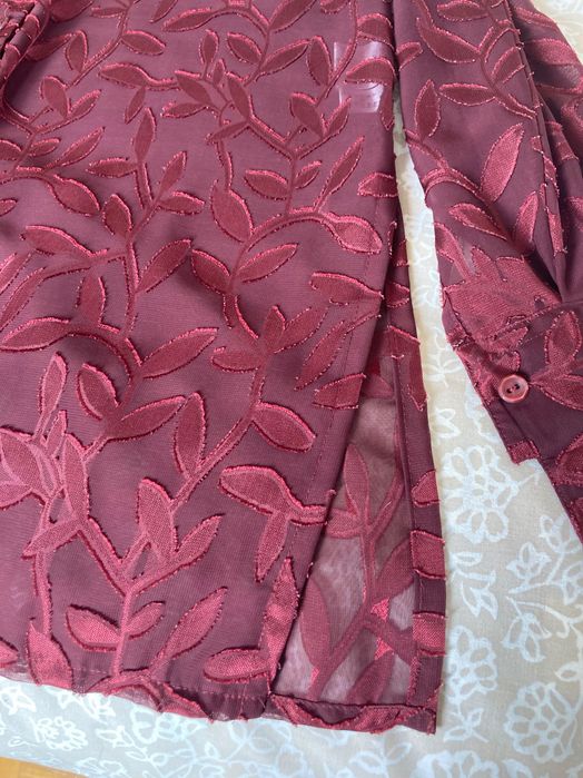 Camisa mangas compridas com rachas laterais