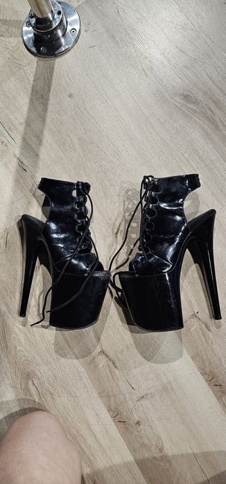 Продам стріпи Pleaser 37 розмір