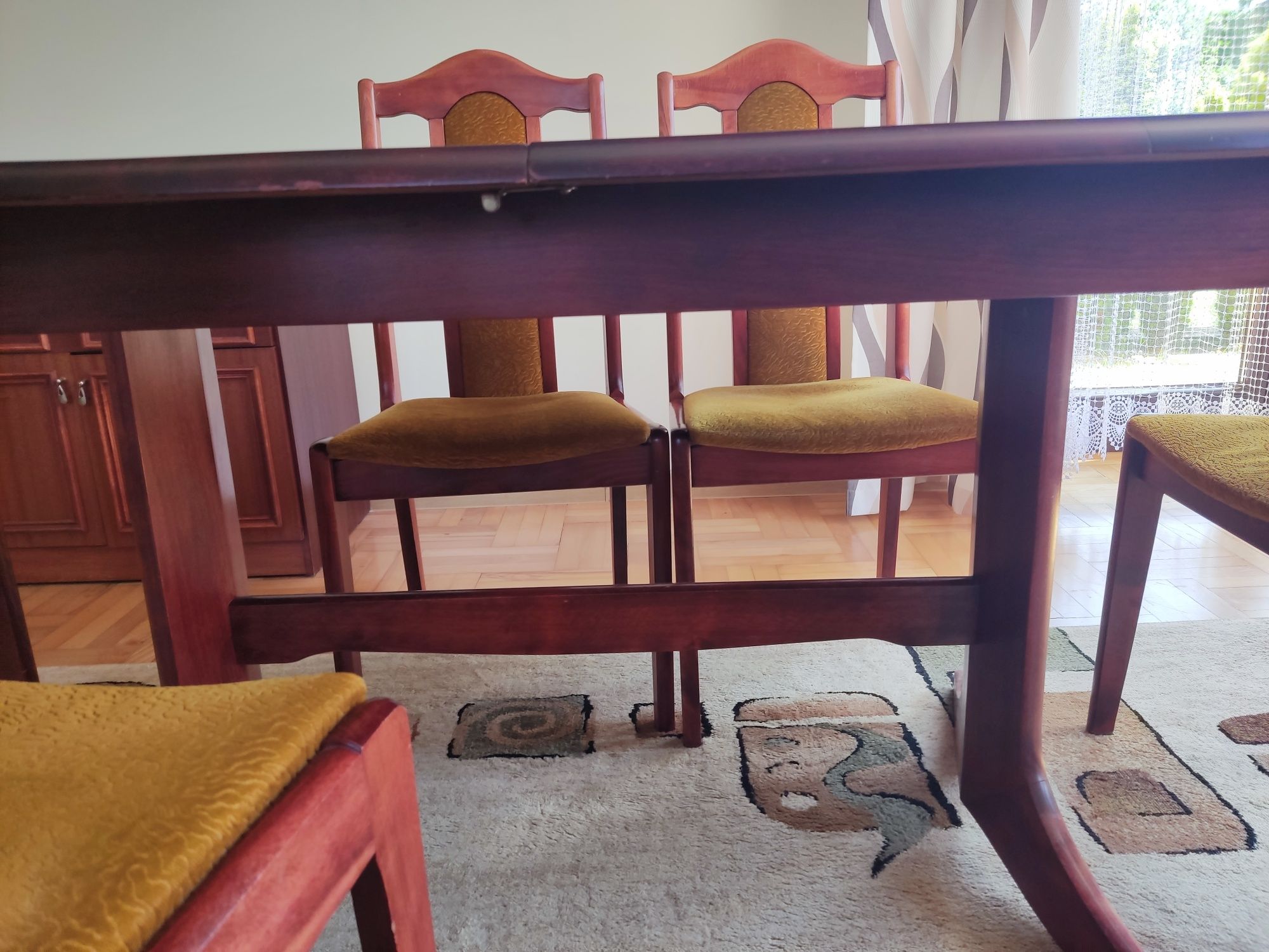 Stół,6 krzeseł ,kolor wiśniowy,drewno