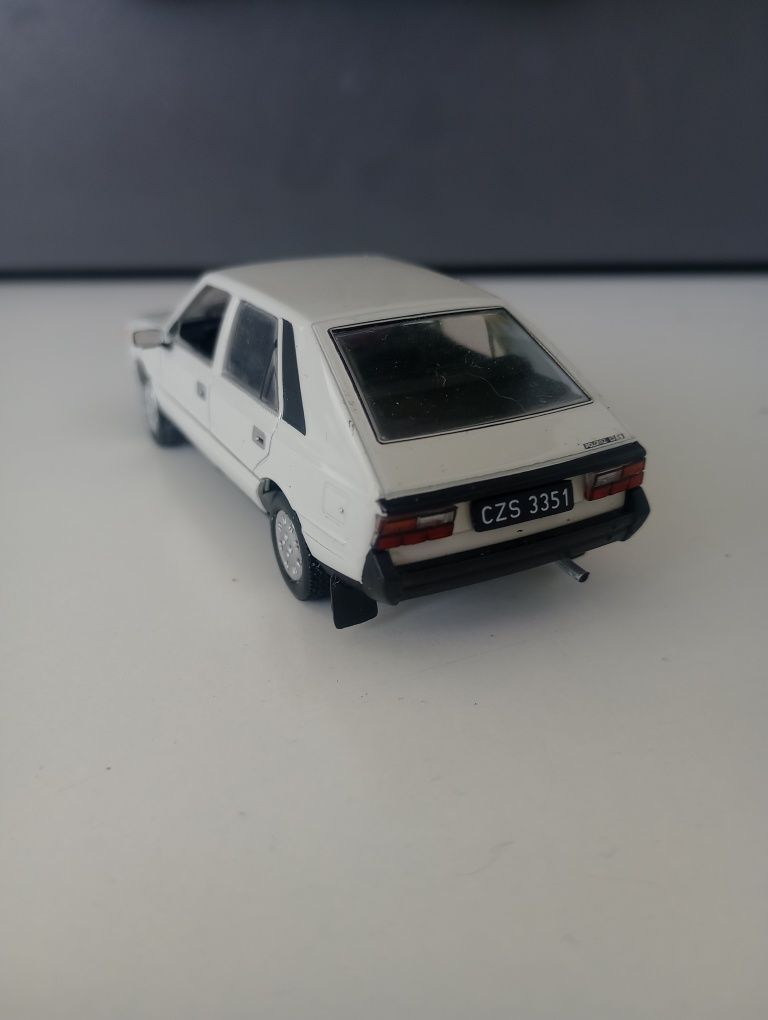 Polonez 1500C kryzysowy Legendy FSO 1:43