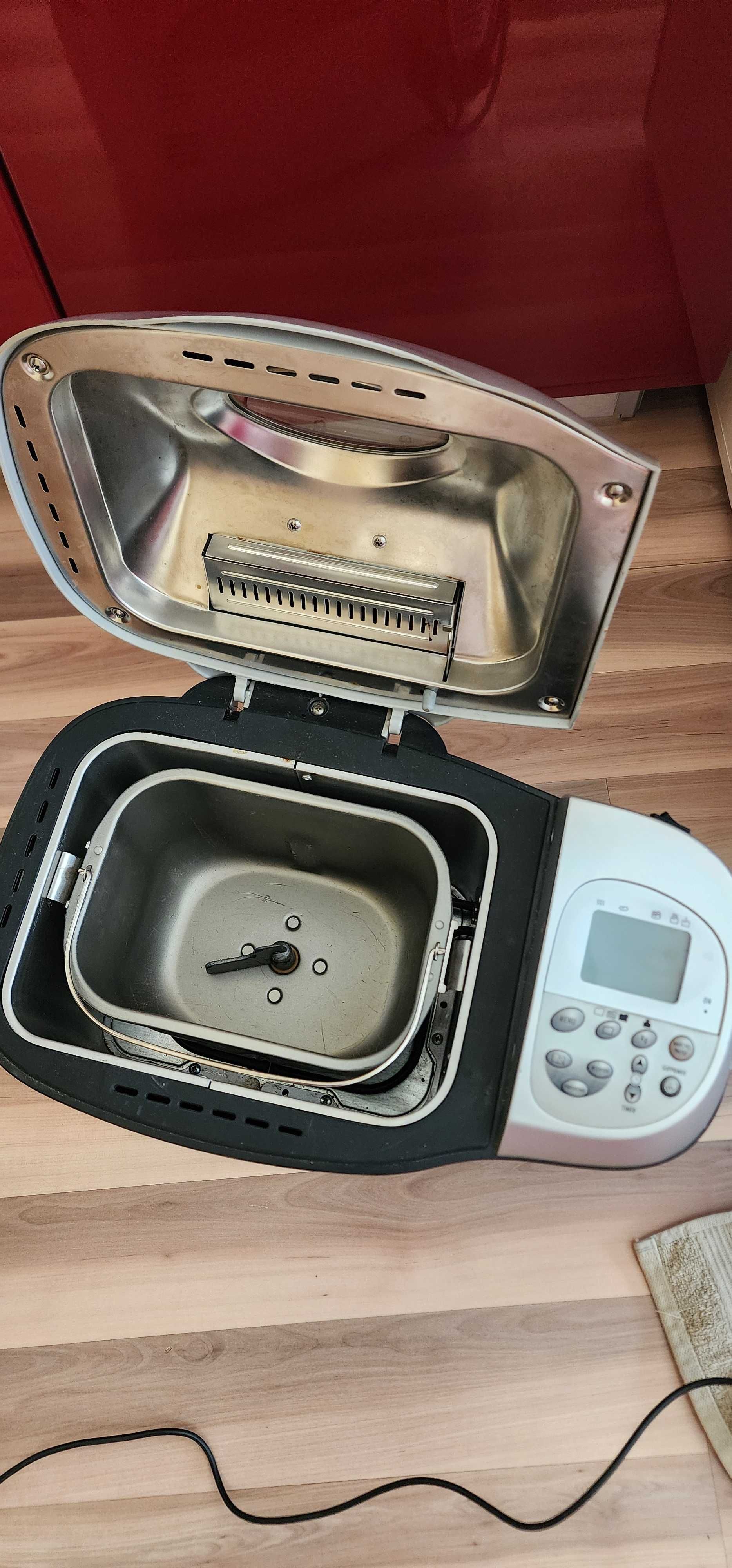 Хлібопічка DeLonghi BDM 125 S