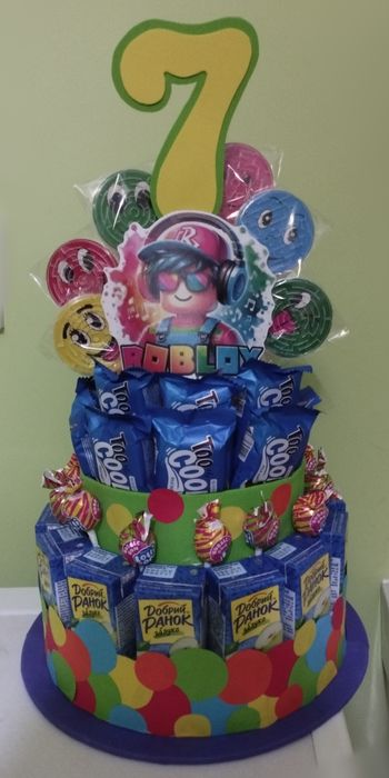 Квітка соняшник з цукерок, торт з солодощів