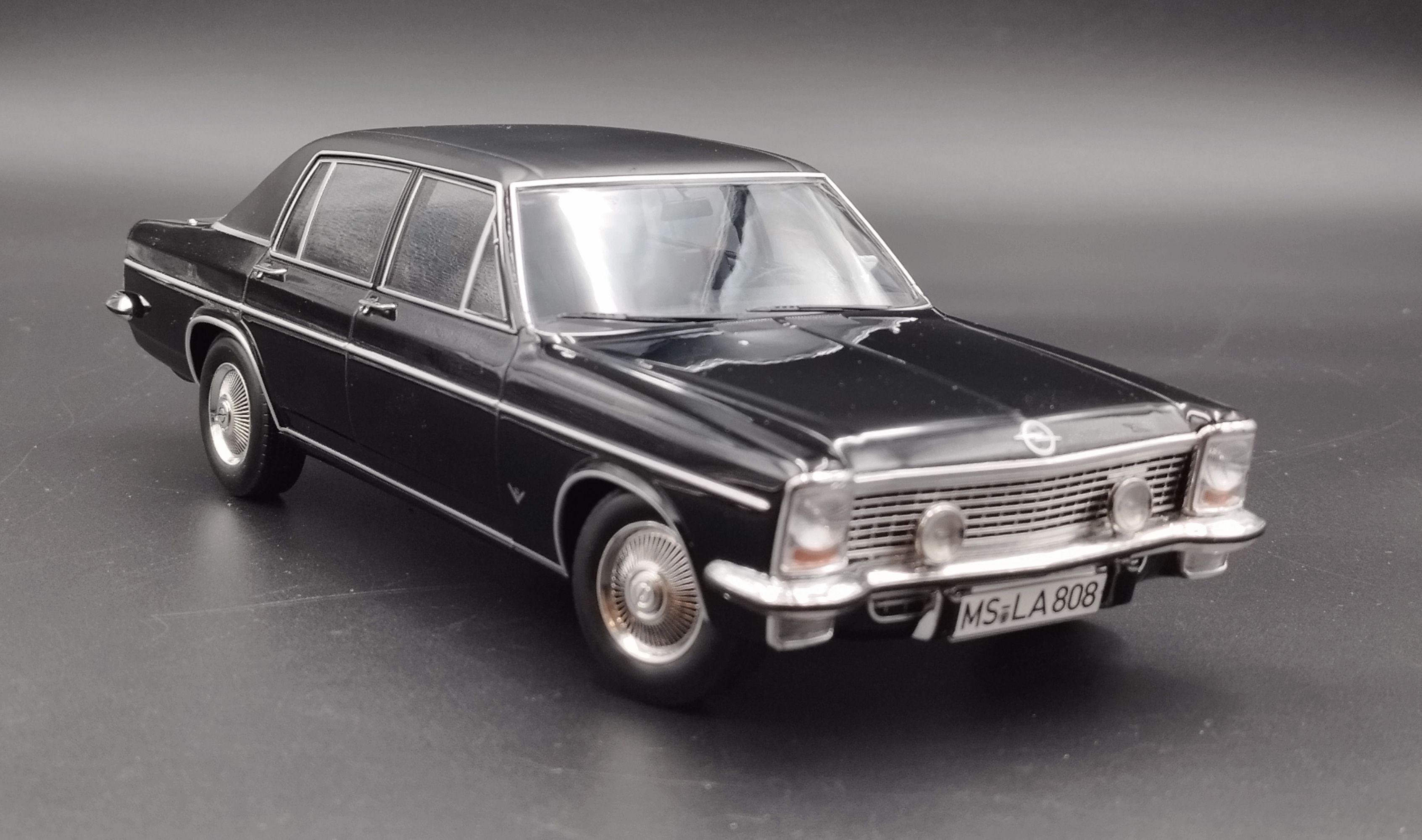 1:18 Norev 1969 Opel Diplomat V8 model nowy