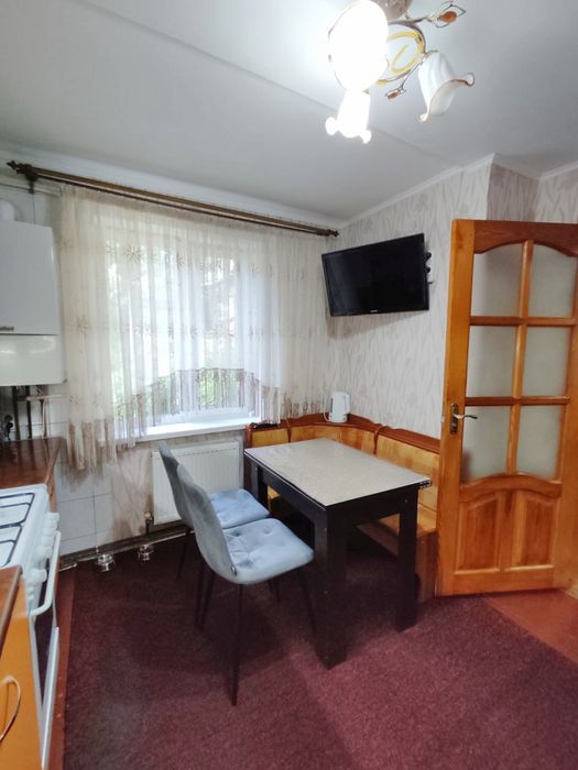 Продаж 3 кімнатної квартири на Київській